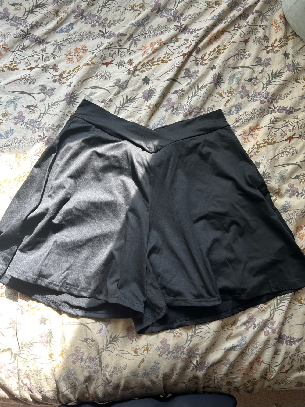 2-in1 Flowly Shorts with Pockets - Women’s Shorts Crossover Waist